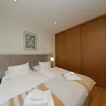 Luxury Townhouse, In Centre With Shared Pool