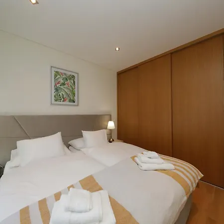 Luxury Townhouse, In Centre With Shared Pool