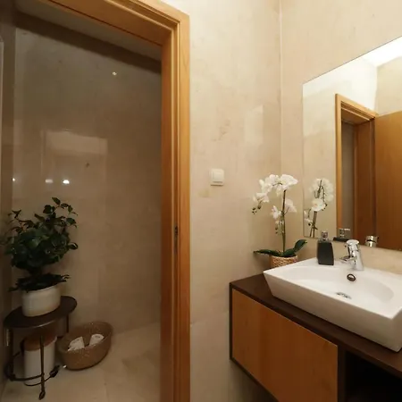 Luxury Townhouse, In Centre With Shared Pool Nyaraló *