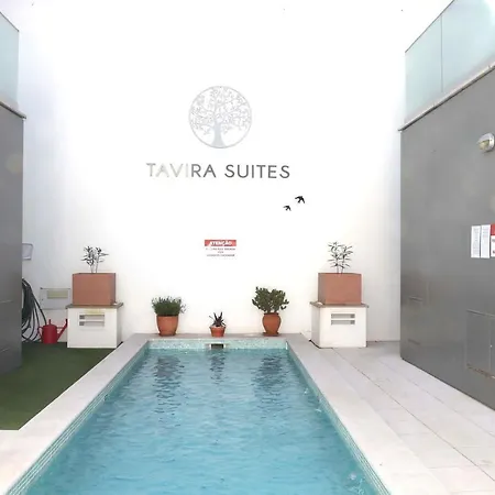 Vakantiehuis Luxury Townhouse, In Centre With Shared Pool