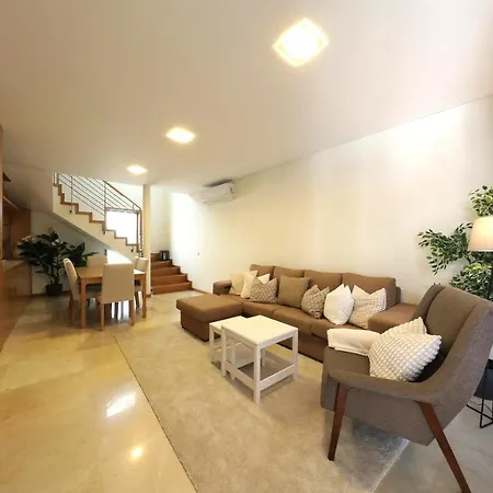 Vakantiehuis Luxury Townhouse, In Centre With Shared Pool Tavira