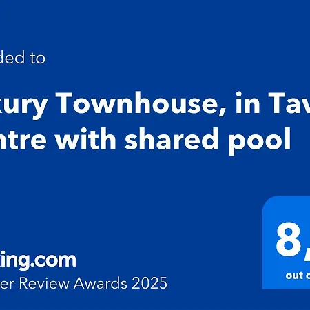 Luxury Townhouse, In Centre With Shared Pool Vakantiehuis
