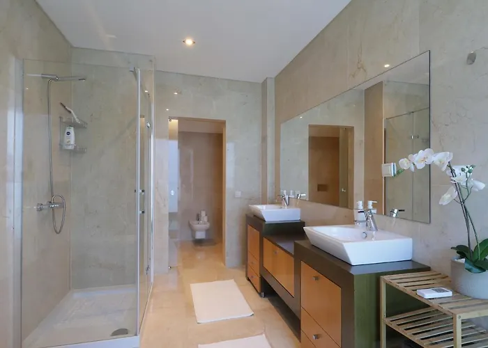 Luxury Townhouse, In Centre With Shared Pool Holiday home