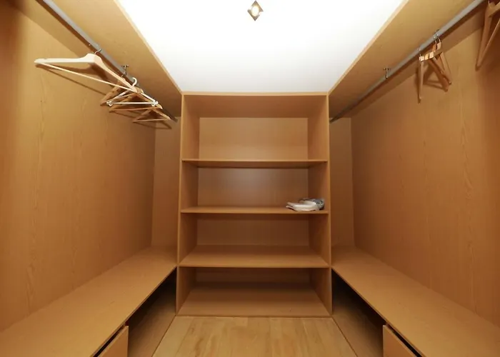 Luxury Townhouse, In Centre With Shared Pool Vakantiehuis