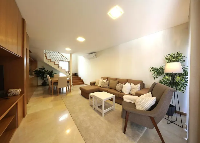 Vakantiehuis Luxury Townhouse, In Centre With Shared Pool Tavira