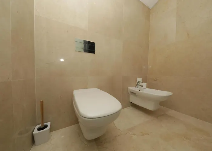 Luxury Townhouse, In Centre With Shared Pool