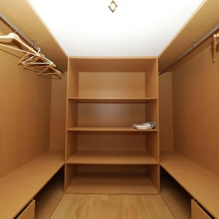 Luxury Townhouse, In Centre With Shared Pool 펜션