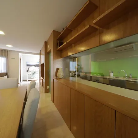 펜션 Luxury Townhouse, In Centre With Shared Pool