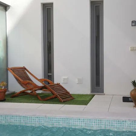 Luxury Townhouse, In Centre With Shared Pool 타비라