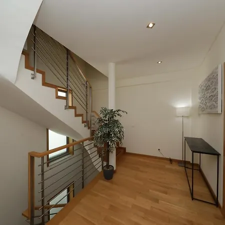 펜션 Luxury Townhouse, In Centre With Shared Pool 타비라