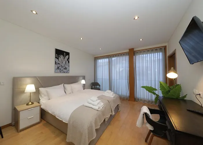 Luxury Townhouse, In Centre With Shared Pool Ferienhaus Tavira