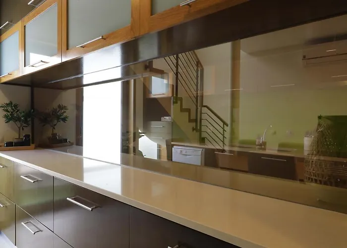 Luxury Townhouse, In Centre With Shared Pool Ferienhaus